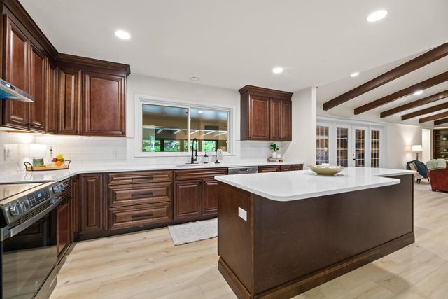 7960 E Dublin Ct, Wichita, KS 67206