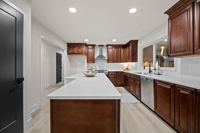 7960 E Dublin Ct, Wichita, KS 67206