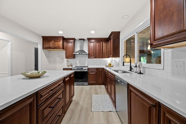 7960 E Dublin Ct, Wichita, KS 67206