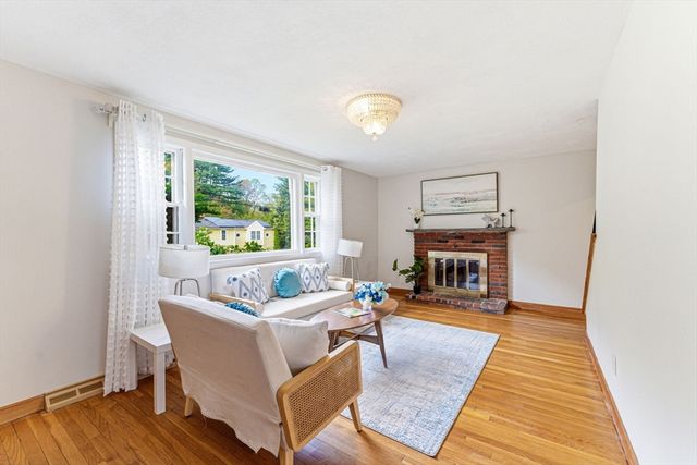 33 Wallace Road, Wayland, MA 01778