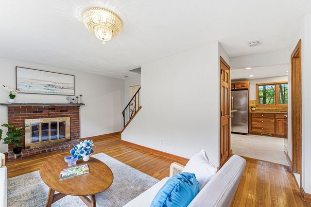 33 Wallace Road, Wayland, MA 01778