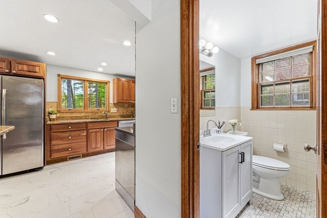 33 Wallace Road, Wayland, MA 01778