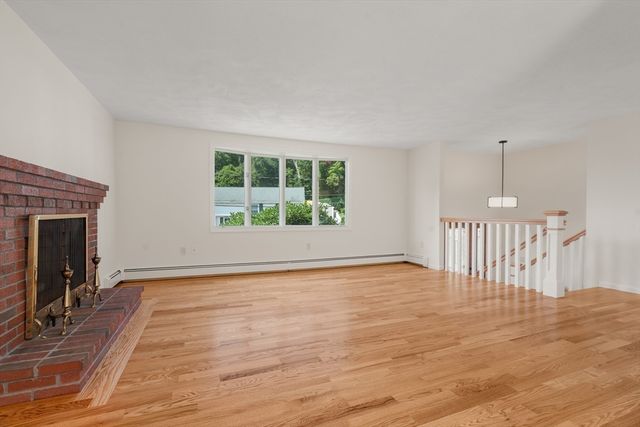 31 Phillips Cir, Waltham, MA 02452