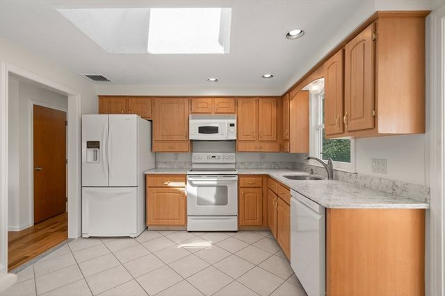 31 Phillips Cir, Waltham, MA 02452