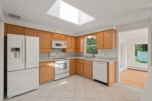 31 Phillips Cir, Waltham, MA 02452