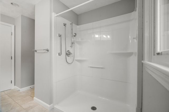 31 Phillips Cir, Waltham, MA 02452