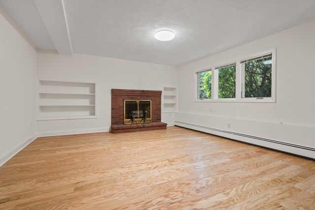 31 Phillips Cir, Waltham, MA 02452
