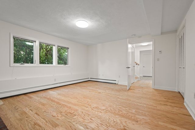 31 Phillips Cir, Waltham, MA 02452