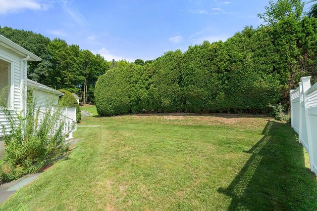 31 Phillips Cir, Waltham, MA 02452