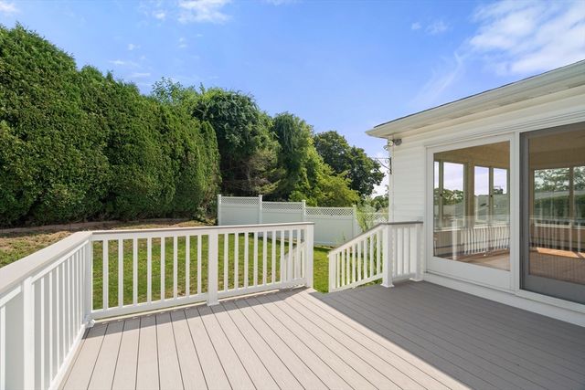 31 Phillips Cir, Waltham, MA 02452