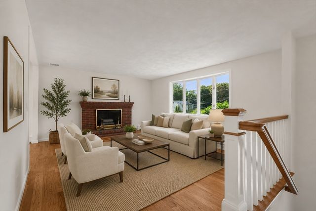 31 Phillips Cir, Waltham, MA 02452