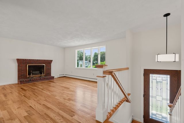 31 Phillips Cir, Waltham, MA 02452