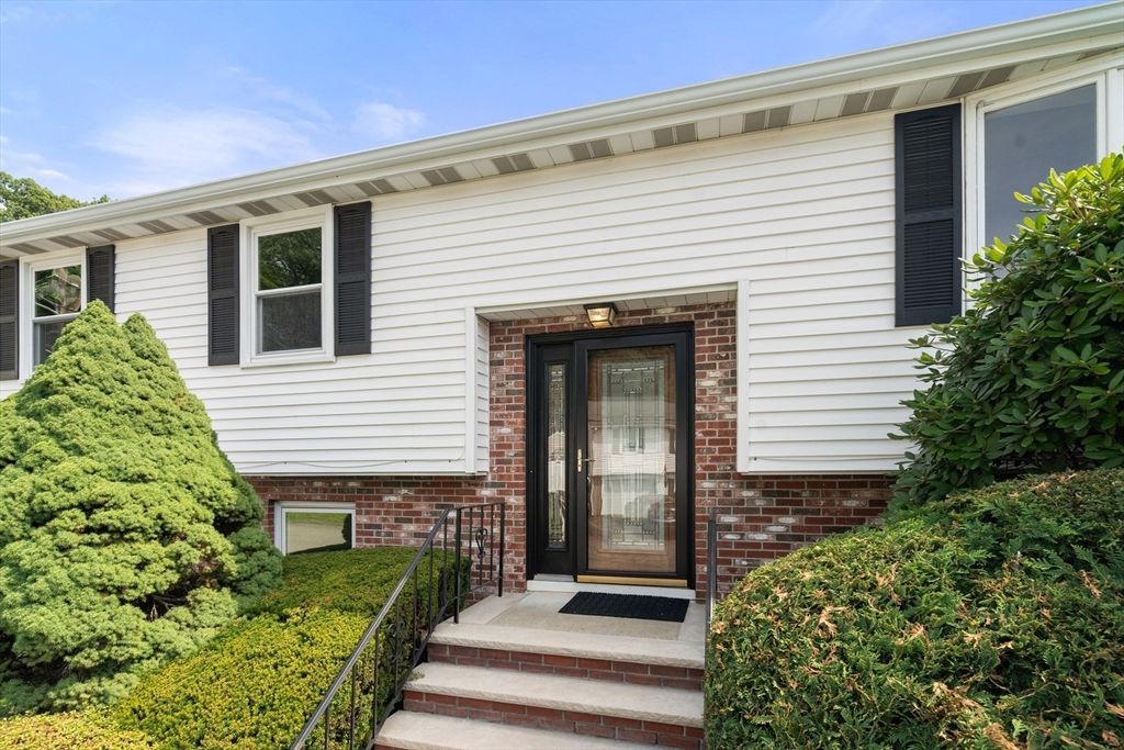 31 Phillips Cir, Waltham, MA 02452