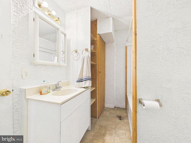 205 WEST AVE, Harrisburg, PA 17109