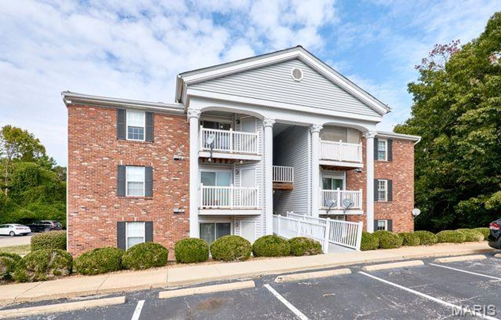 1960 Marine Terrace Drive K, Maryland Heights, MO 63146