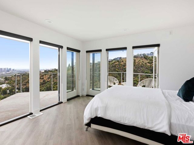 1885 Sunset Plaza Drive, West Hollywood, CA 90069
