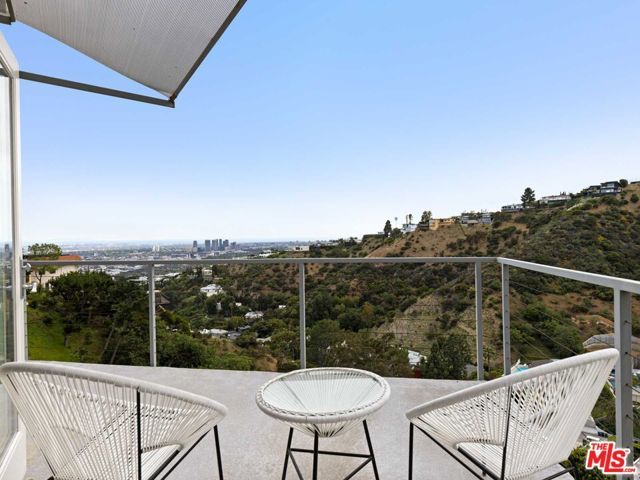 1885 Sunset Plaza Drive, West Hollywood, CA 90069
