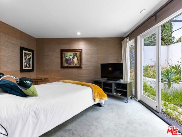 1885 Sunset Plaza Drive, West Hollywood, CA 90069