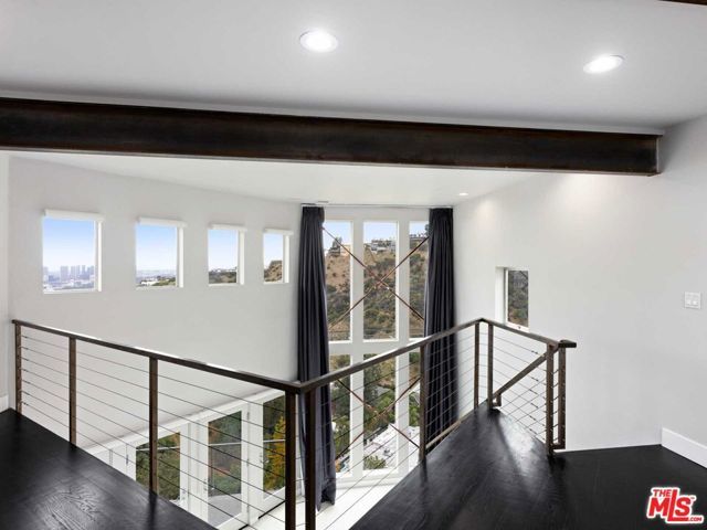 1885 Sunset Plaza Drive, West Hollywood, CA 90069