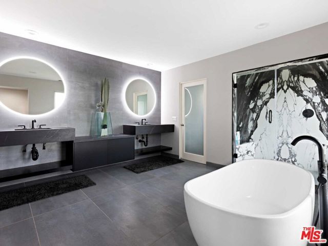 1885 Sunset Plaza Drive, West Hollywood, CA 90069