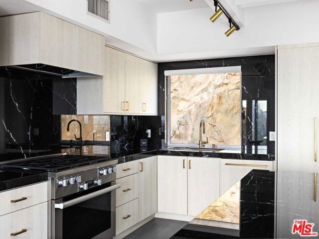 1885 Sunset Plaza Drive, West Hollywood, CA 90069