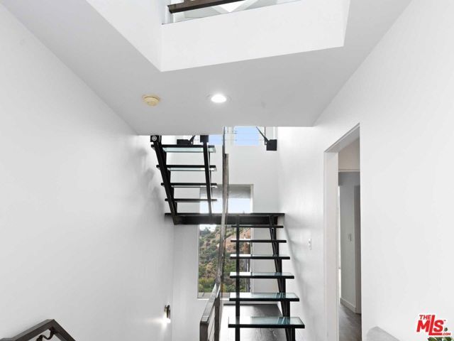1885 Sunset Plaza Drive, West Hollywood, CA 90069