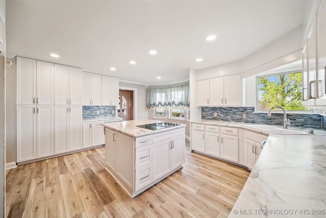 204 E Saddlerock Road, Sand Springs, OK 74063