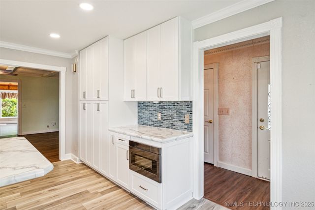 204 E Saddlerock Road, Sand Springs, OK 74063