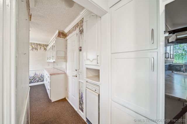 204 E Saddlerock Road, Sand Springs, OK 74063