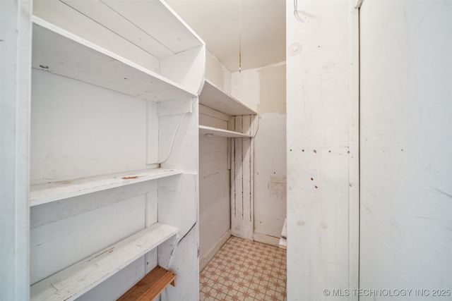 204 E Saddlerock Road, Sand Springs, OK 74063