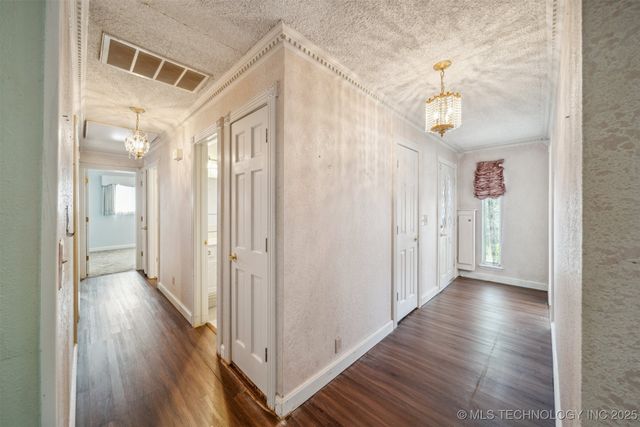 204 E Saddlerock Road, Sand Springs, OK 74063