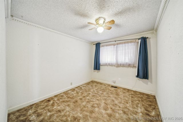 204 E Saddlerock Road, Sand Springs, OK 74063