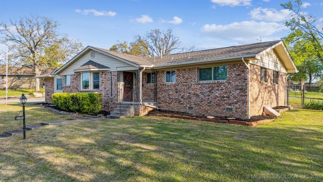 204 E Saddlerock Road, Sand Springs, OK 74063
