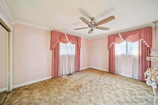 204 E Saddlerock Road, Sand Springs, OK 74063