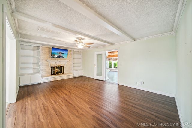 204 E Saddlerock Road, Sand Springs, OK 74063