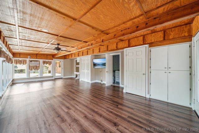 204 E Saddlerock Road, Sand Springs, OK 74063