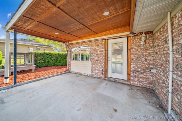 204 E Saddlerock Road, Sand Springs, OK 74063