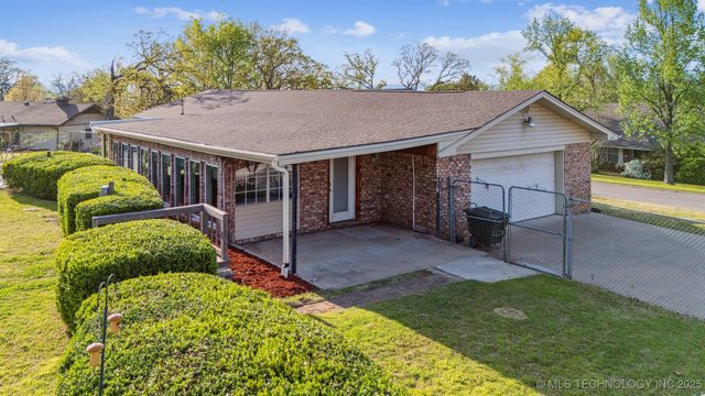 204 E Saddlerock Road, Sand Springs, OK 74063