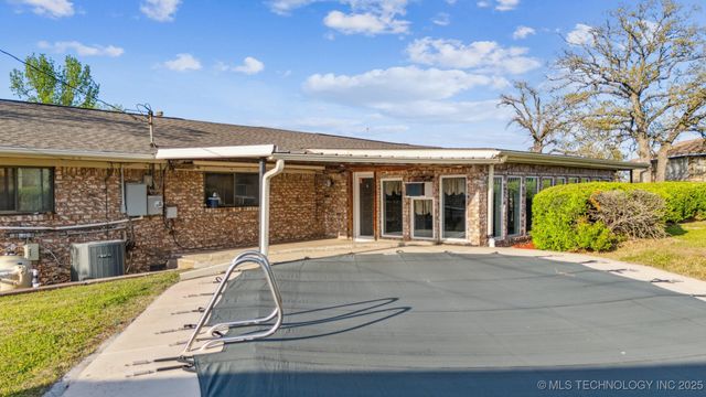 204 E Saddlerock Road, Sand Springs, OK 74063