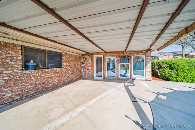 204 E Saddlerock Road, Sand Springs, OK 74063
