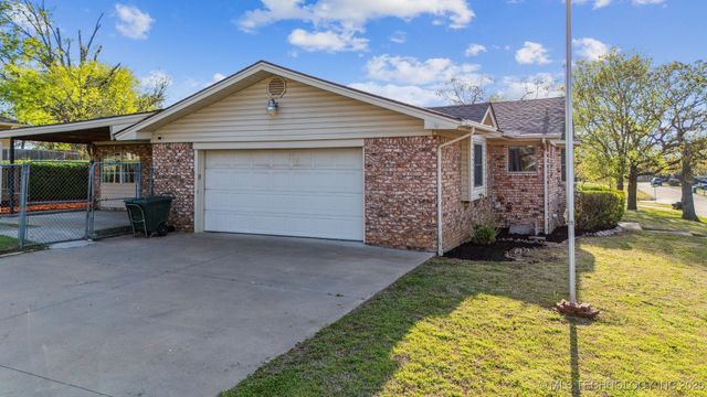 204 E Saddlerock Road, Sand Springs, OK 74063