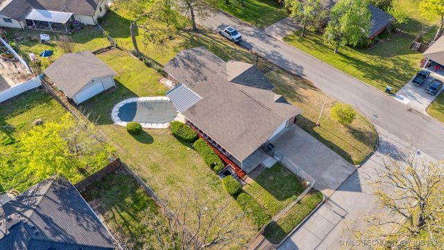 204 E Saddlerock Road, Sand Springs, OK 74063