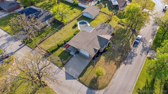 204 E Saddlerock Road, Sand Springs, OK 74063