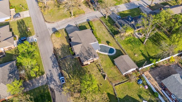 204 E Saddlerock Road, Sand Springs, OK 74063