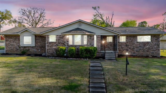 204 E Saddlerock Road, Sand Springs, OK 74063