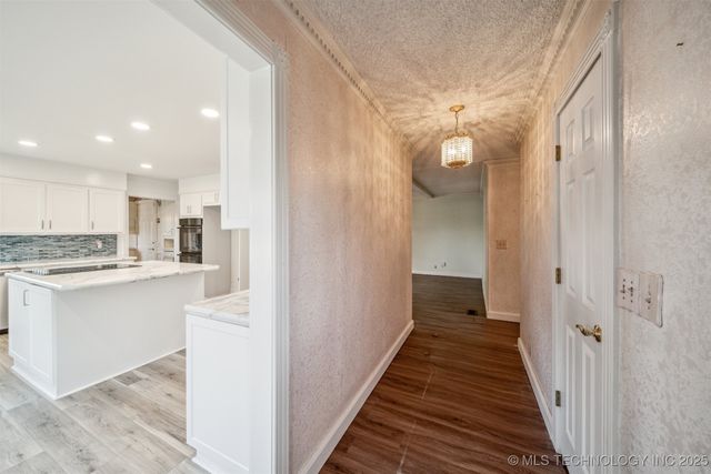 204 E Saddlerock Road, Sand Springs, OK 74063