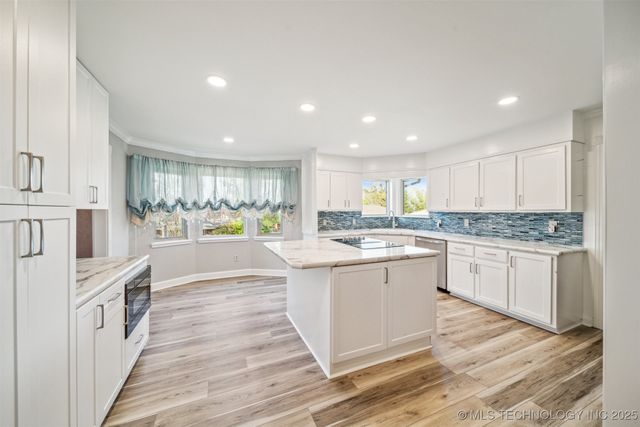 204 E Saddlerock Road, Sand Springs, OK 74063