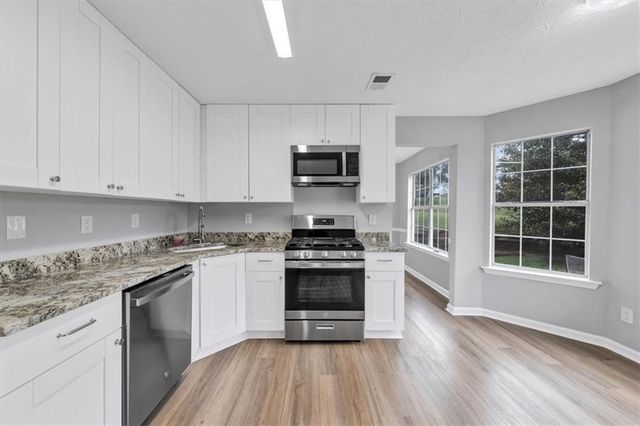 110 Carriage Lake Drive, Stockbridge, GA 30281