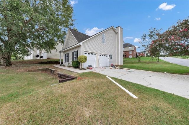 110 Carriage Lake Drive, Stockbridge, GA 30281