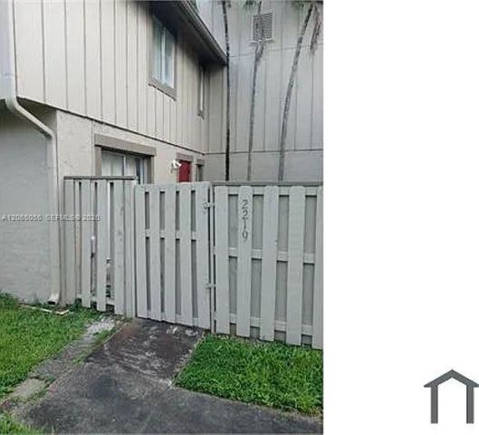 2219 NW 56th Ave 2-B, Lauderhill, FL 33313